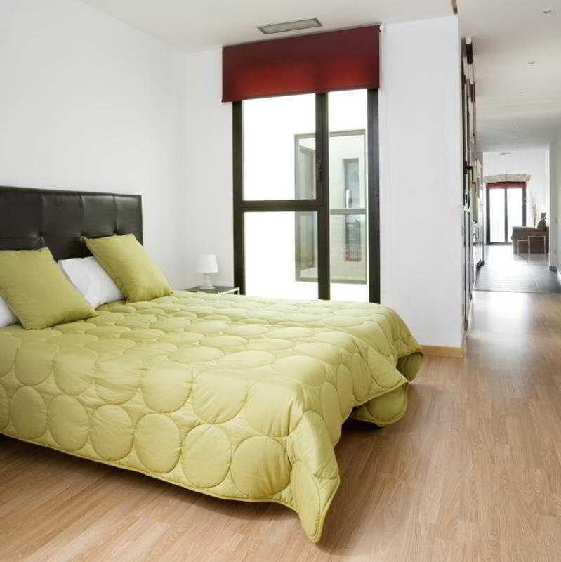 Short Stay Group Liceu Serviced Apartments Барселона Екстер'єр фото