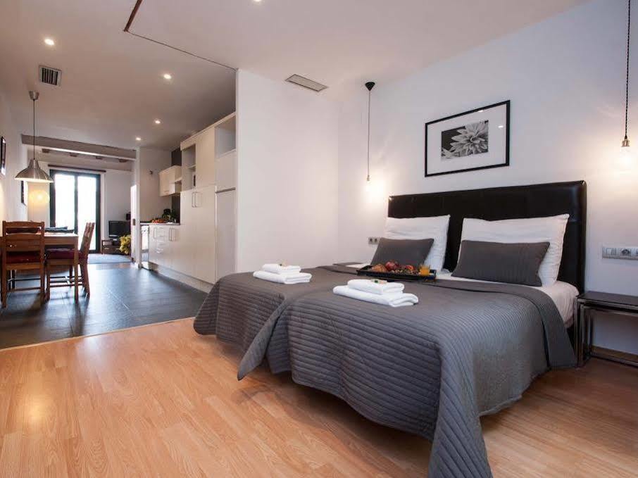 Short Stay Group Liceu Serviced Apartments Барселона Екстер'єр фото