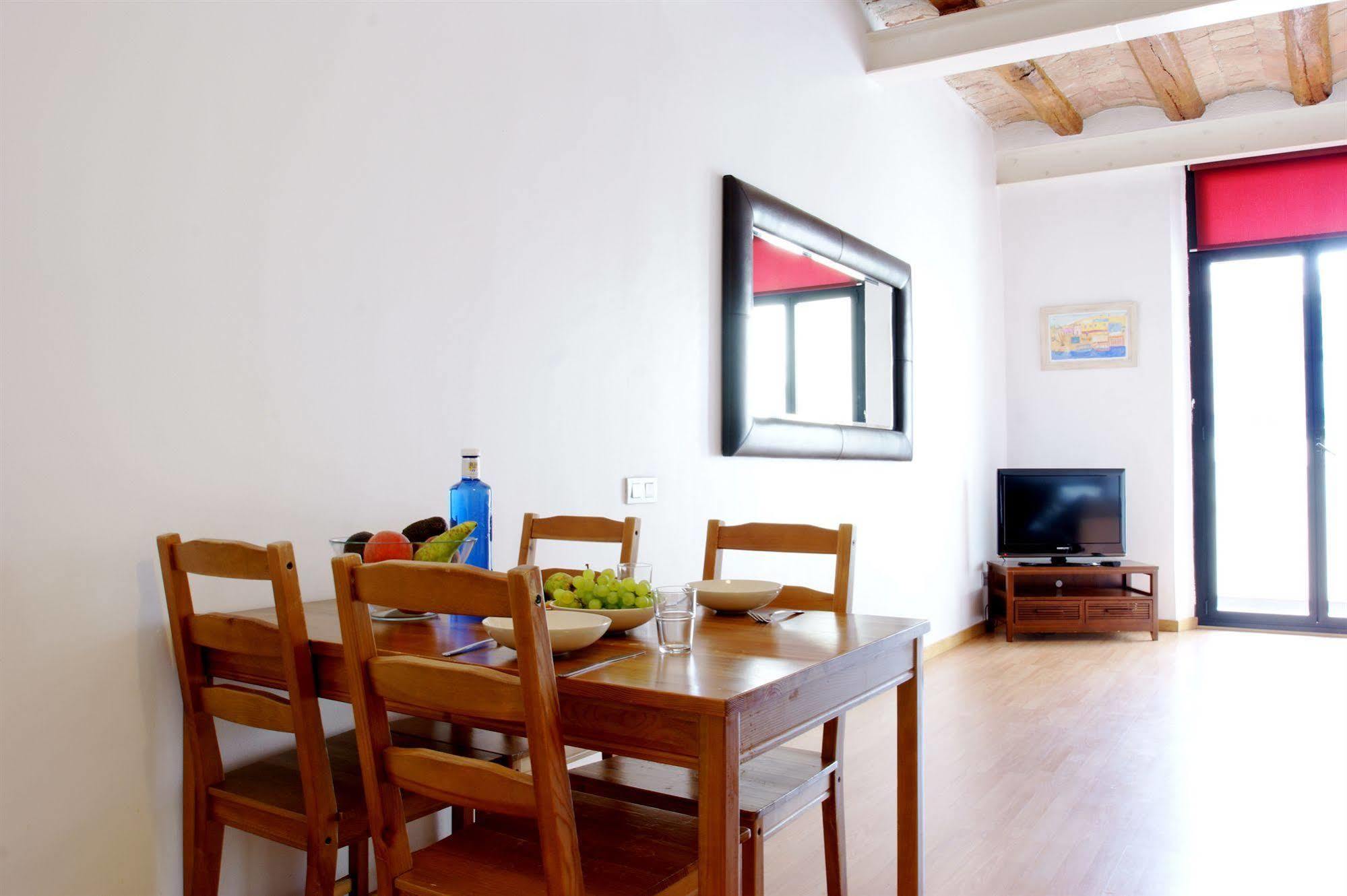 Short Stay Group Liceu Serviced Apartments Барселона Екстер'єр фото