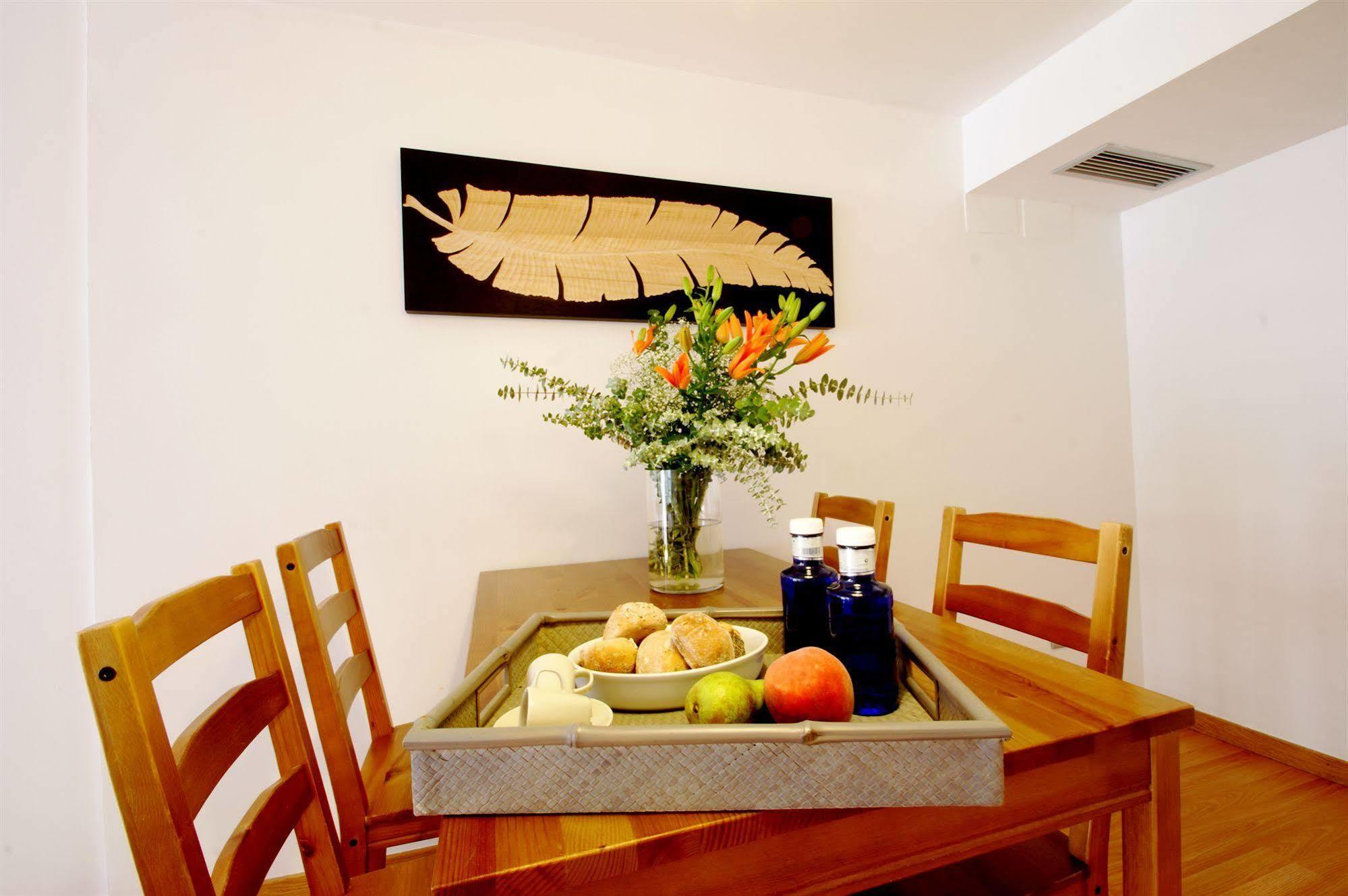 Short Stay Group Liceu Serviced Apartments Барселона Екстер'єр фото