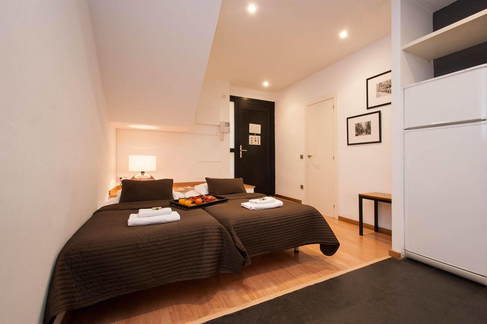 Short Stay Group Liceu Serviced Apartments Барселона Екстер'єр фото
