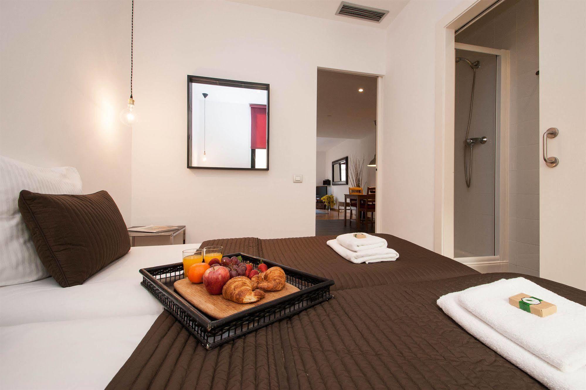 Short Stay Group Liceu Serviced Apartments Барселона Екстер'єр фото