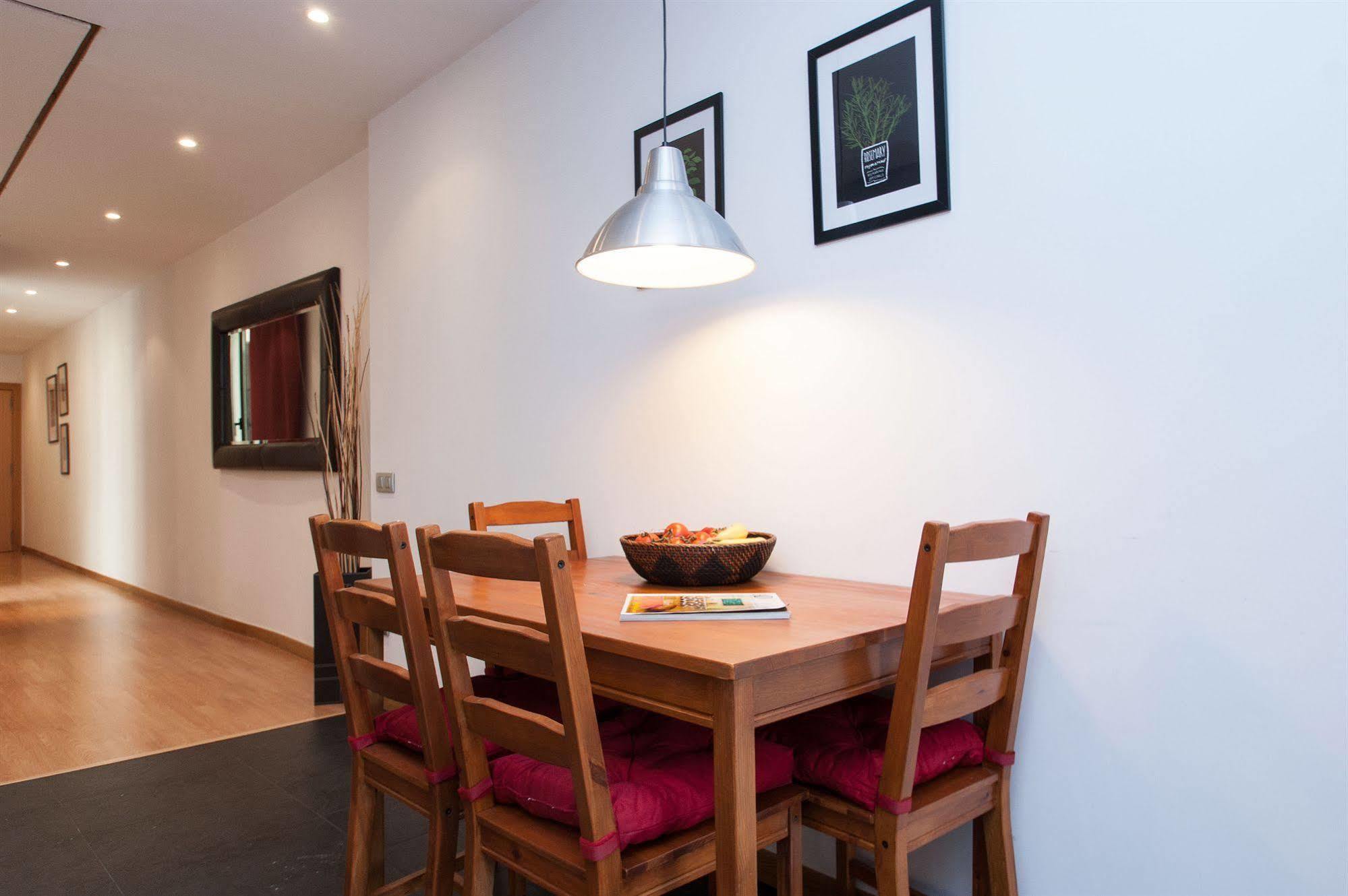 Short Stay Group Liceu Serviced Apartments Барселона Екстер'єр фото