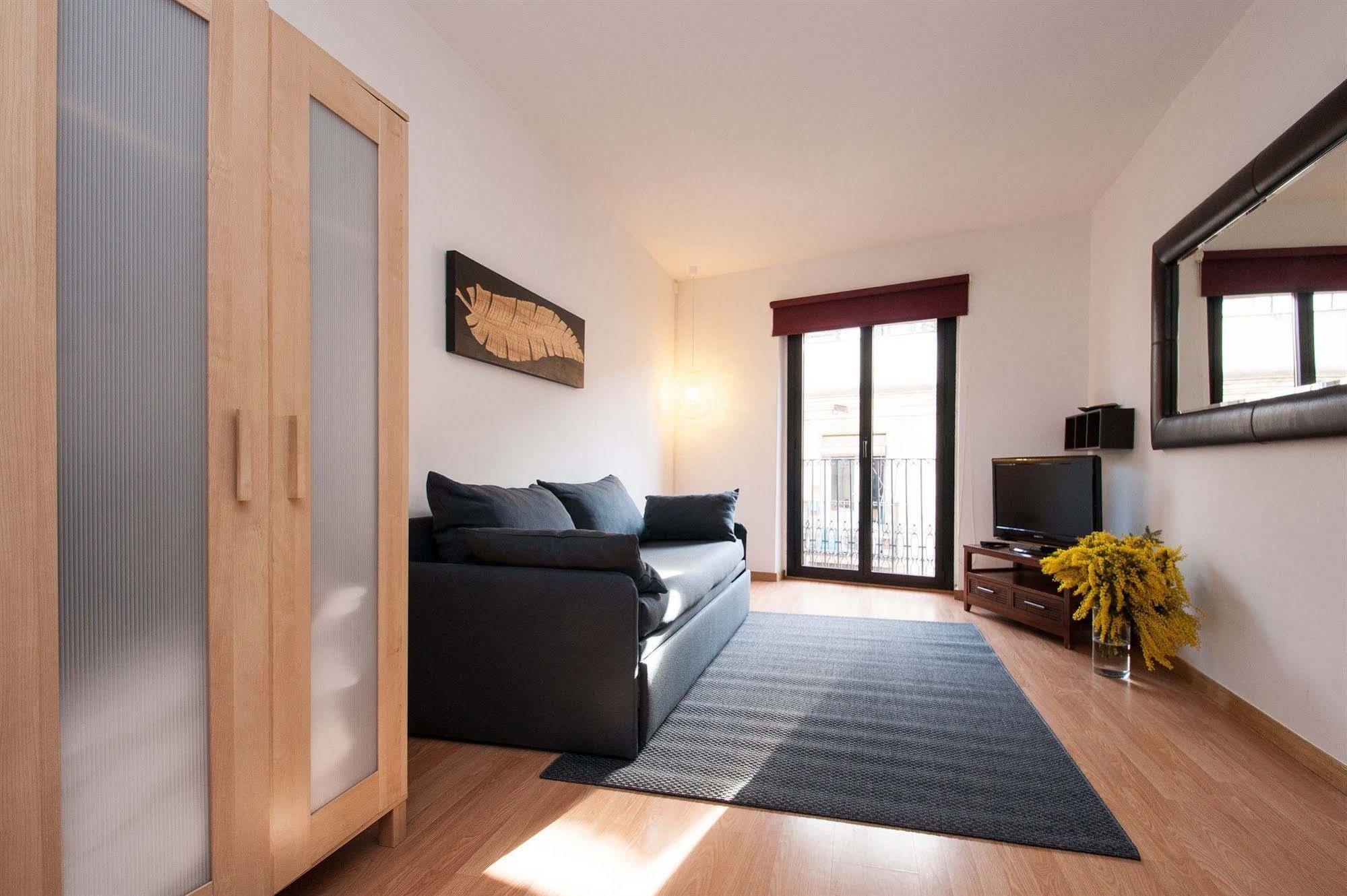 Short Stay Group Liceu Serviced Apartments Барселона Екстер'єр фото